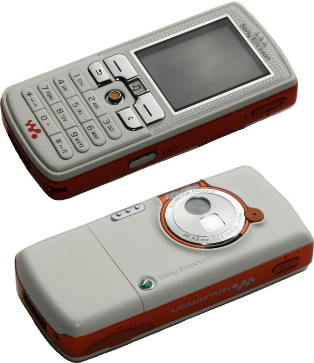 1200px-Sony_Ericsson_W800_(Smooth_White),_front_and_back.jpg